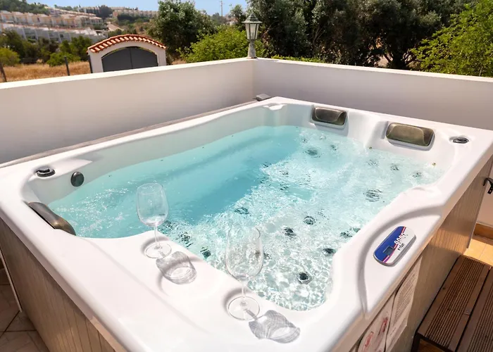 Villa Da Encosta - Private - Heated Swimming Pool - By Bedzy Albufeira